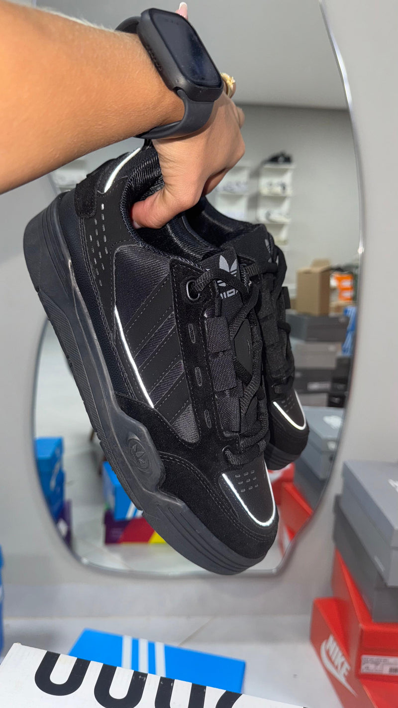 Tênis Adidas 2000